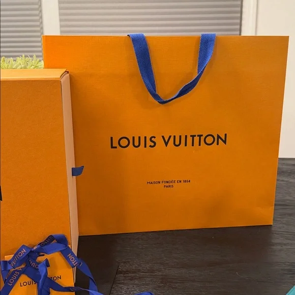 Louis Vuitton Orange Box with Blue Ribbon and Two Dust Bags in great condition - Picture 2 of 10
